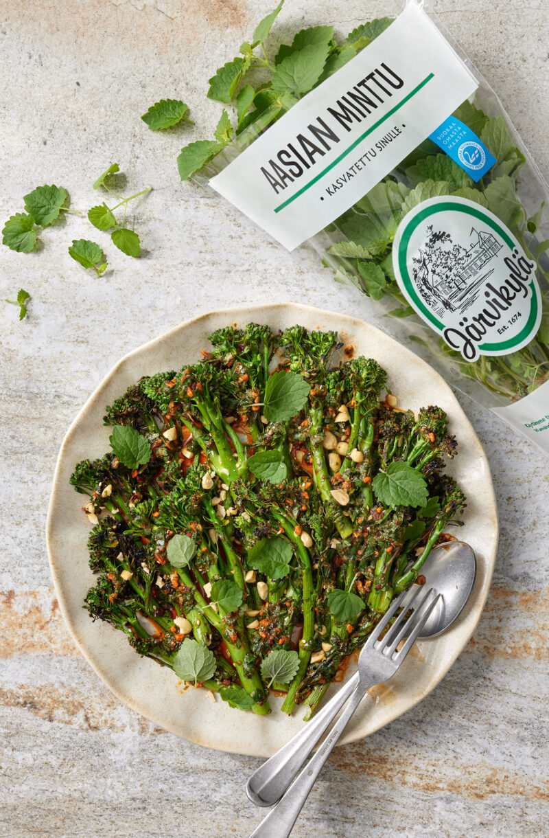 Grillatut broccoliinit ja Aasianminttu