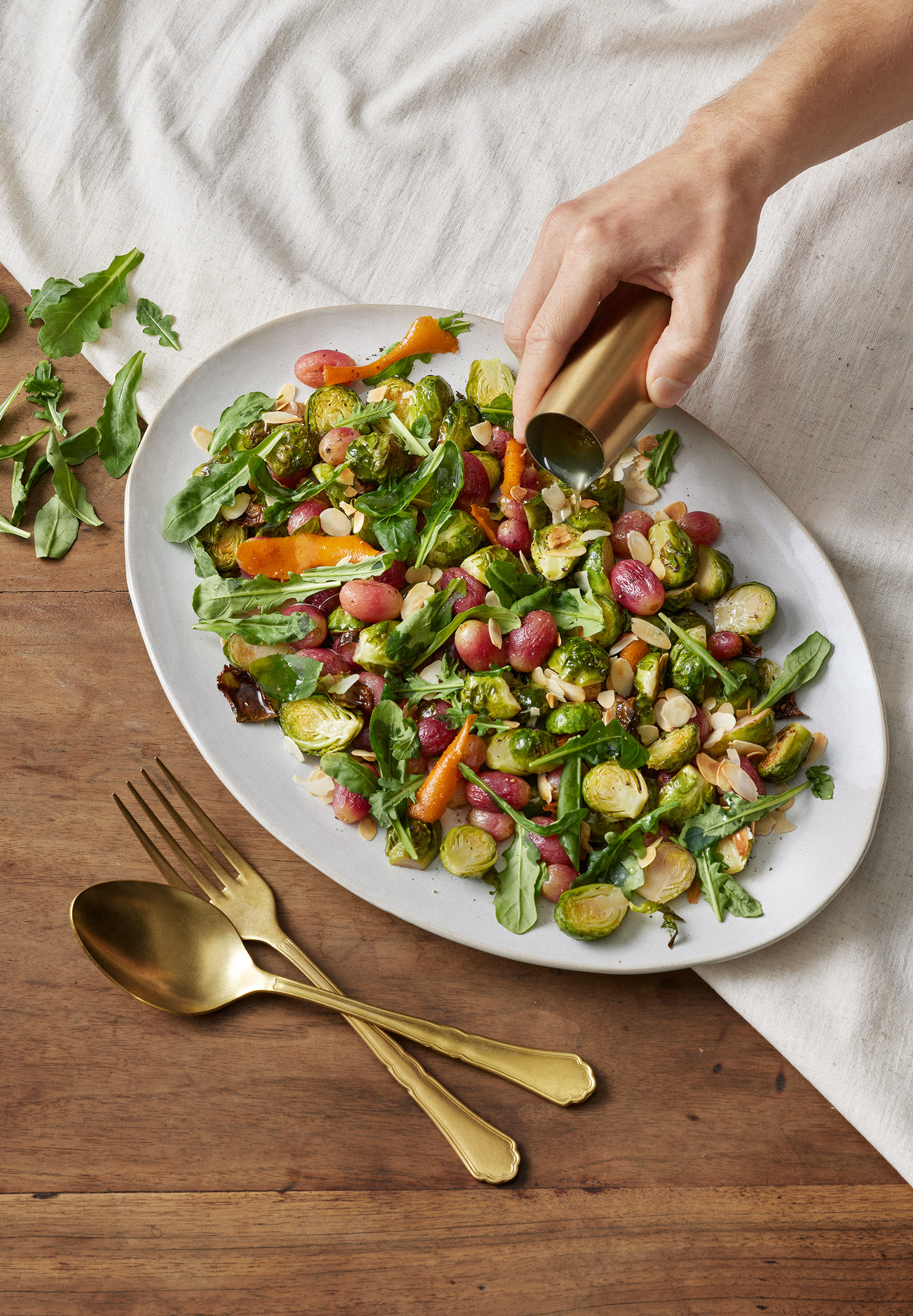 Viinirypäle-ruusukaalisalaatti