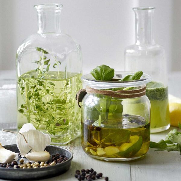 Yrttiöljyn valmistus