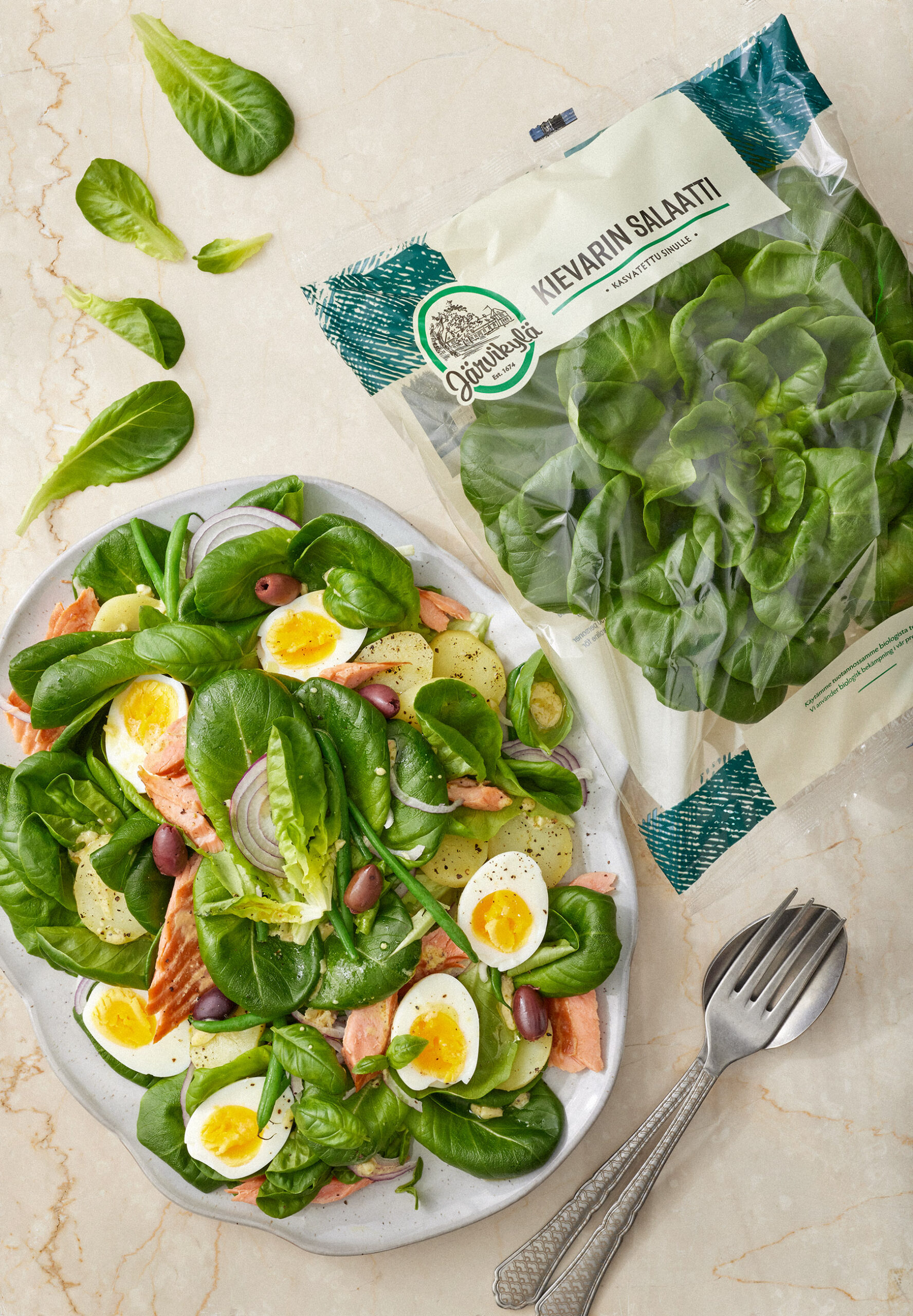 Kievarin salaatti Lohisalaatti