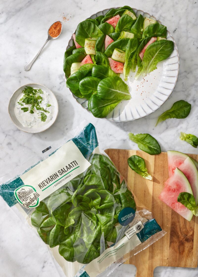 Kievarin salaatti vesimeloni-kurkkusalaatti